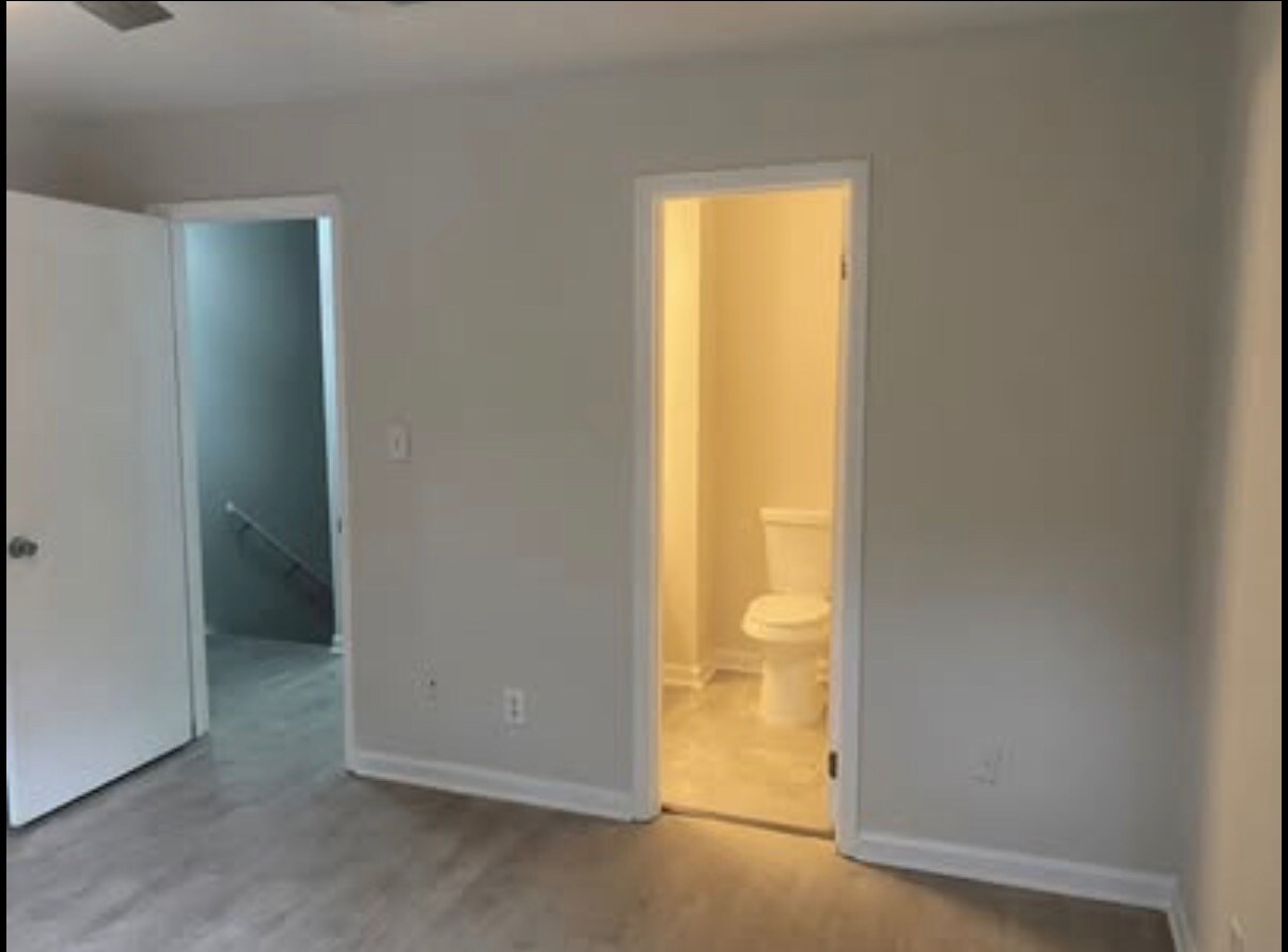 Building Photo - Room in Townhome on Baker Ct