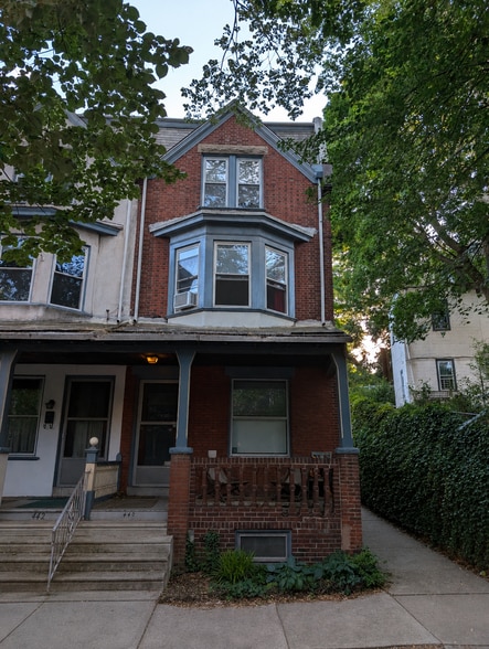 Building Photo - 440 S 43rd St