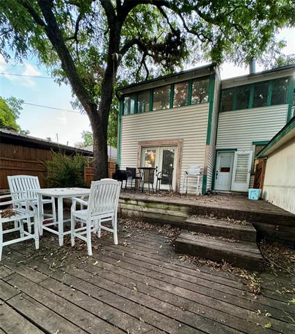 Building Photo - 812 Haines Ave