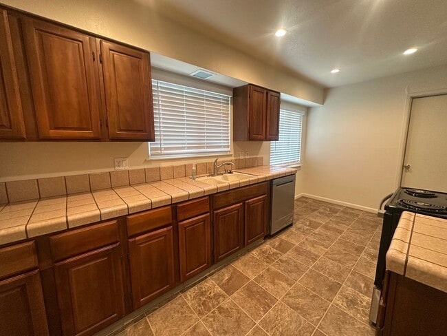 Building Photo - Charming 3-Bed Home with Huge Yard & Fresh Upgrades