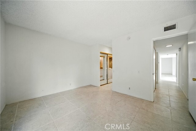 Building Photo - 75 Willow Tree Ln