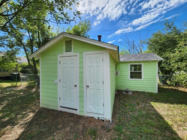 Building Photo - Updated 1-Bedroom Home with Spacious Yard ...