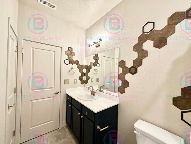 Building Photo - Modern Designer 2 Bedroom 2.5 Bathroom Tow...