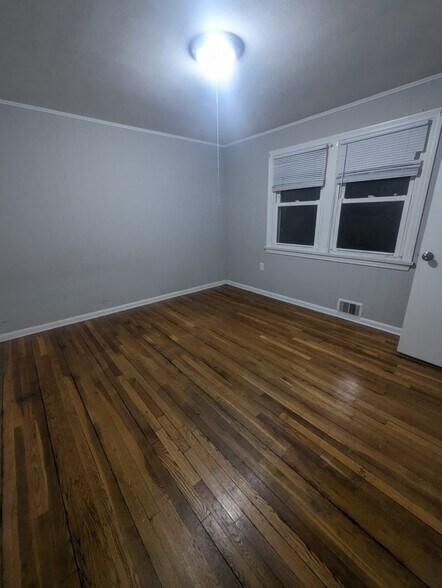 Building Photo - 134 W Side Dr