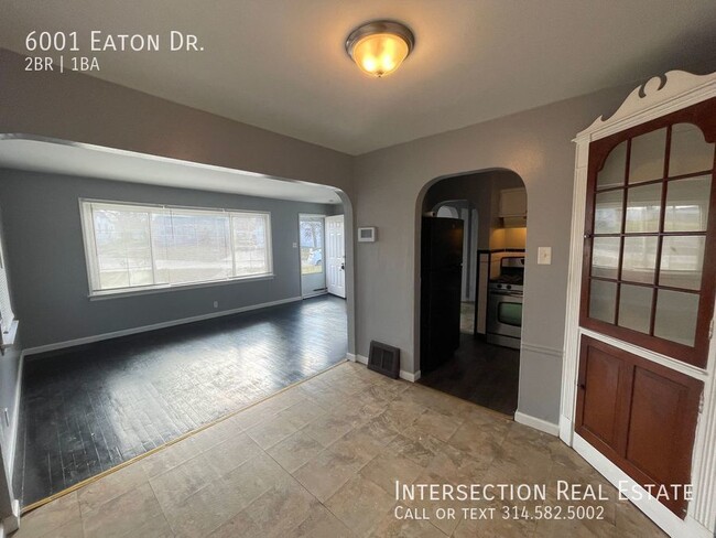 Building Photo - 6001 Eaton Dr