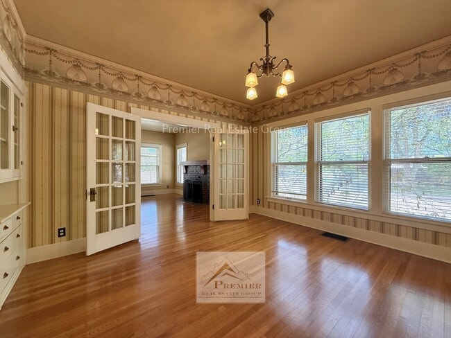 Building Photo - 429 E San Rafael St