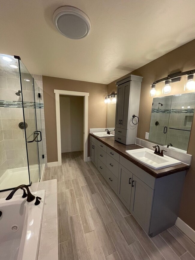 Building Photo - Beautiful Pet Friendly Home