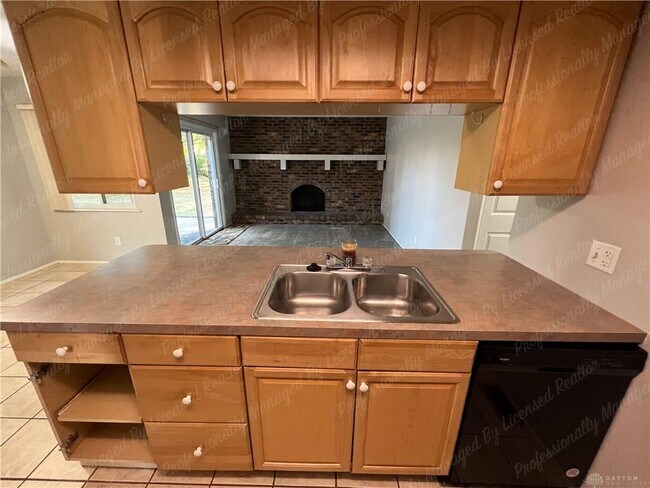 Building Photo - 170 Pinecone Ln