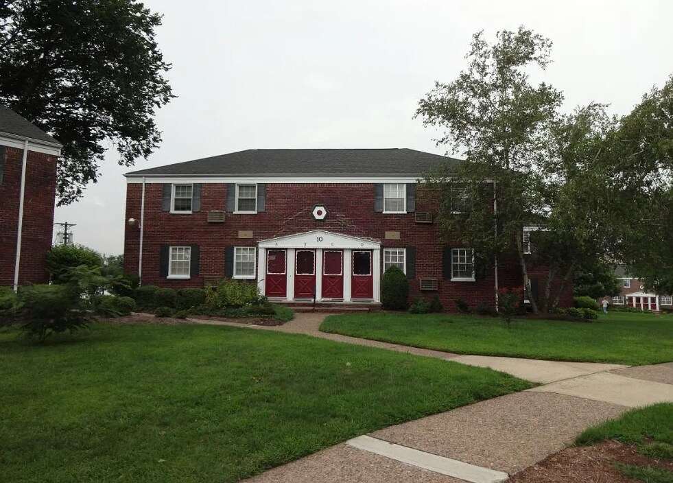 Building Photo - 10D W Roselle Ave