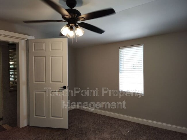 Building Photo - 3401 Bonaire Dr