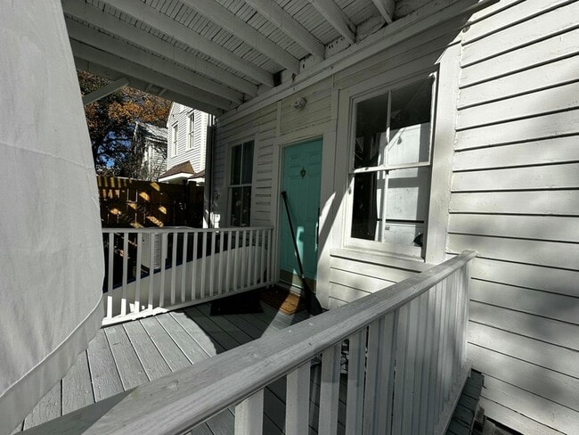 Building Photo - 259 Coming St