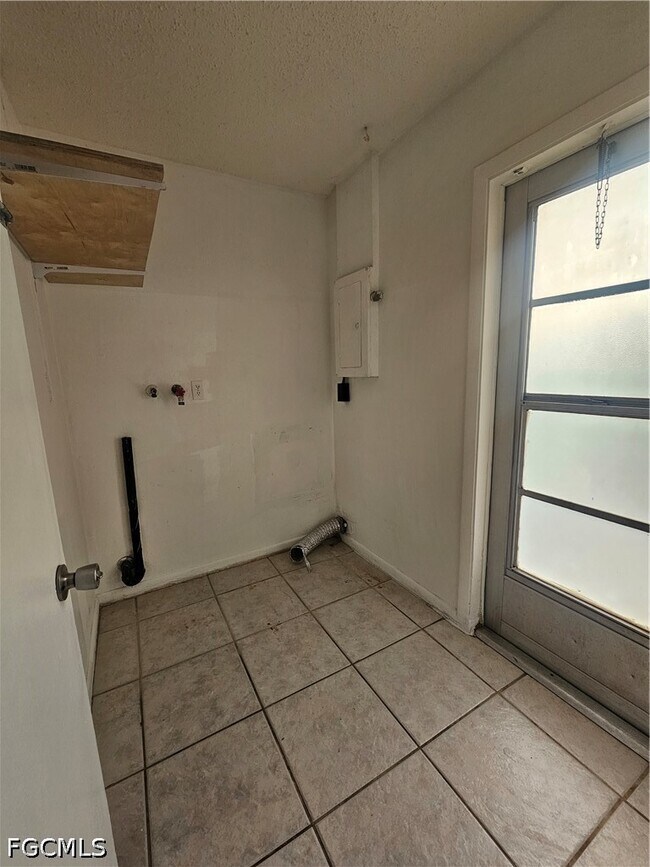 Building Photo - 423 Morgan Cir S