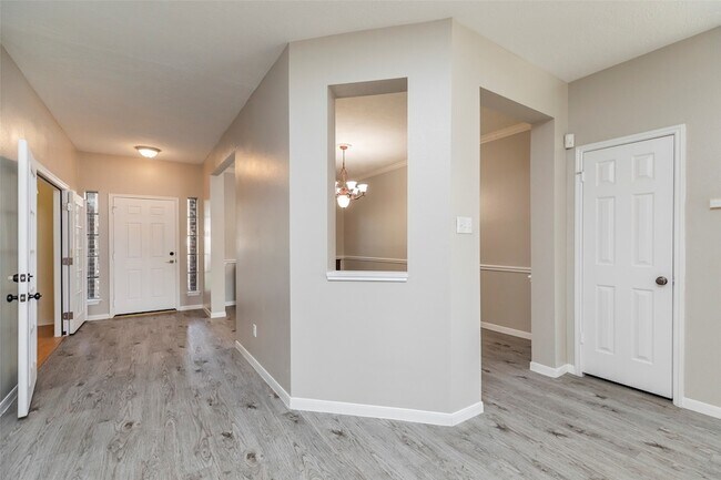 Building Photo - 13110 Mills River St