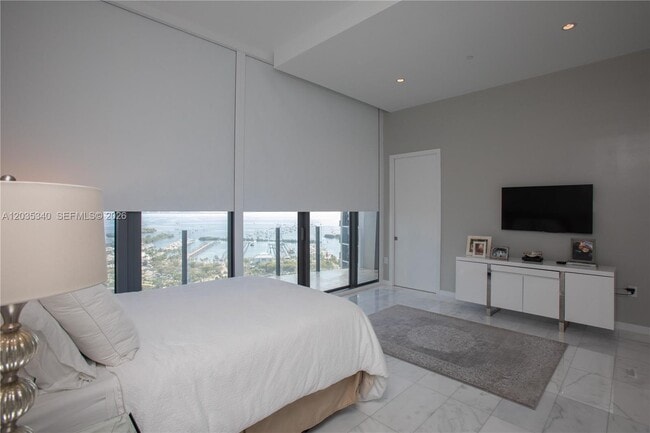 Building Photo - 2821 S Bayshore Dr