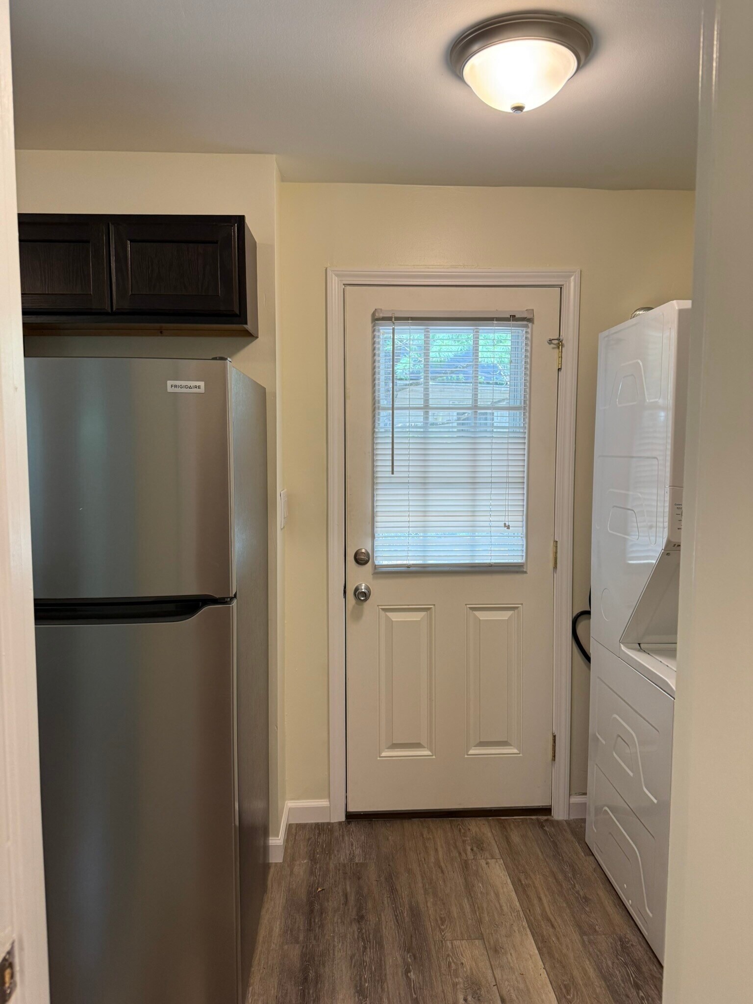 Backdoor - 922 Kramer Ave