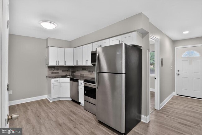 Building Photo - 1807 Silver Ct
