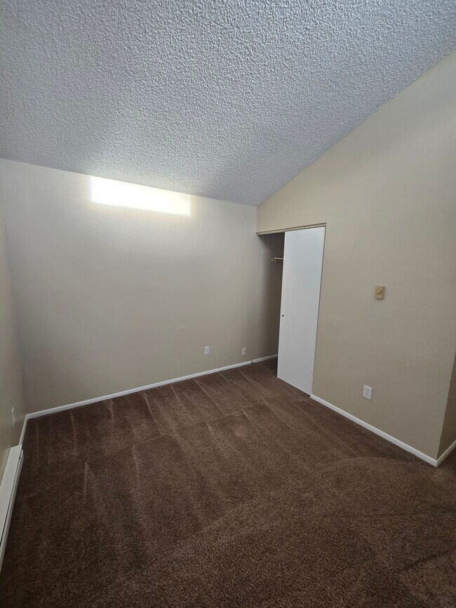 Building Photo - 432 Grandview Dr