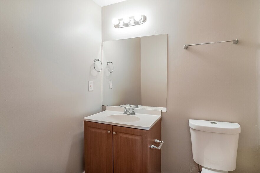 Building Photo - 5840 Pair Ct