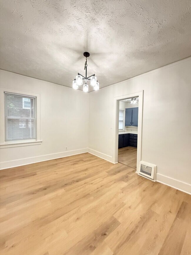 Building Photo - Available Now! Midtown 4 Bedroom Townhome