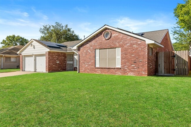 Building Photo - 8818 Edgemoor Dr
