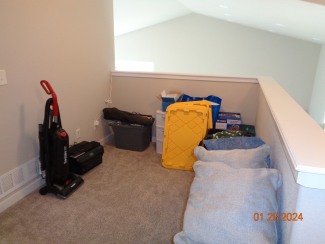 Building Photo - Great neighborhood! with open space and wa...