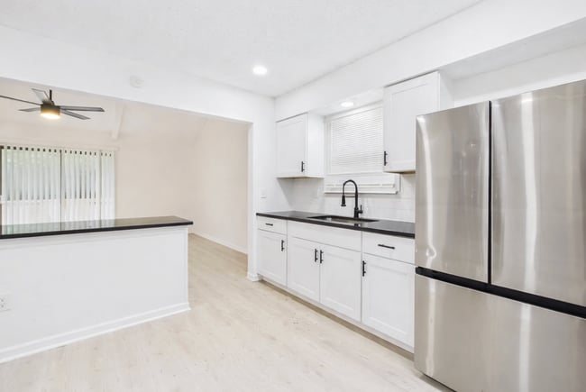 Building Photo - Stylishly Updated 4BR/3BA with Expansive Back Deck