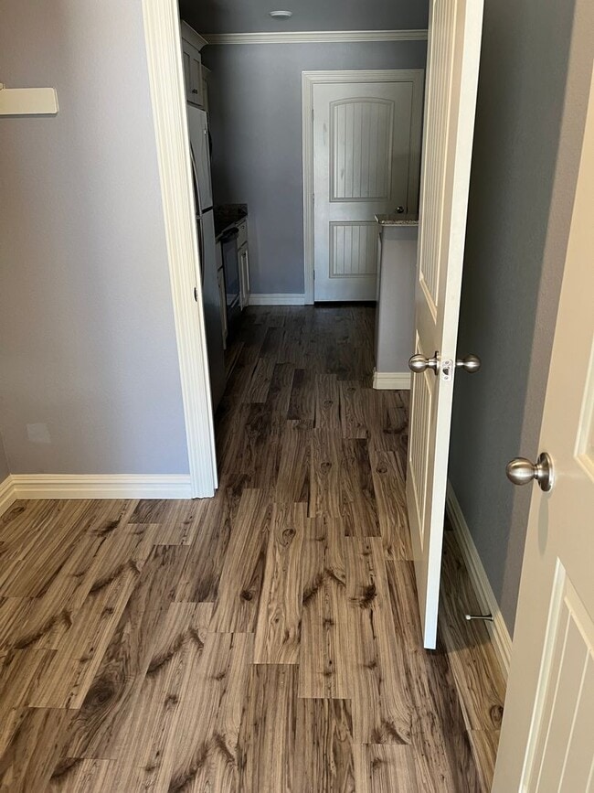 Building Photo - 3 bedroom duplex