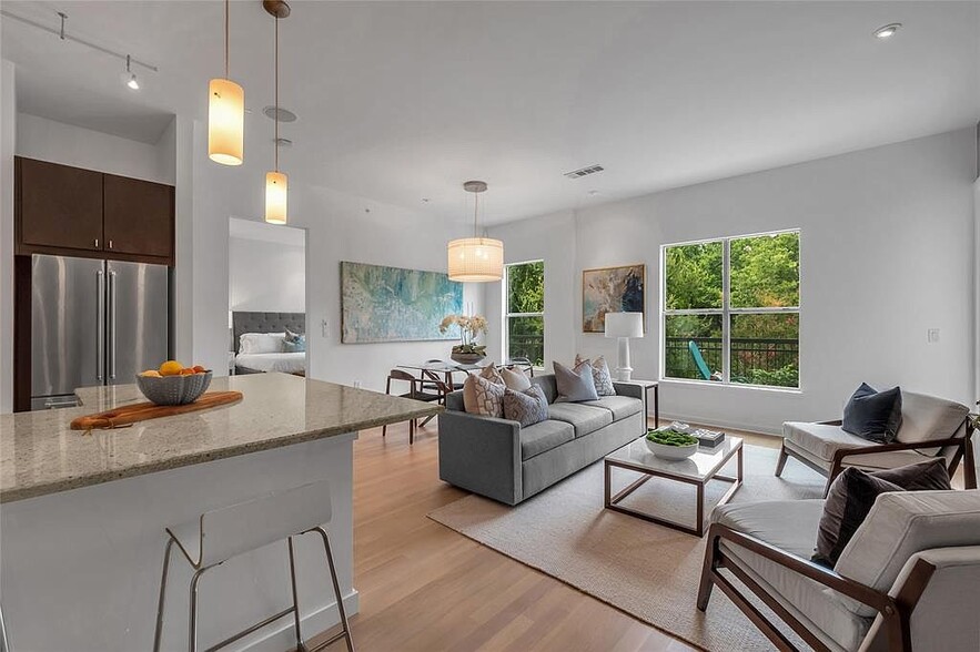 Building Photo - 2950 McKinney Ave