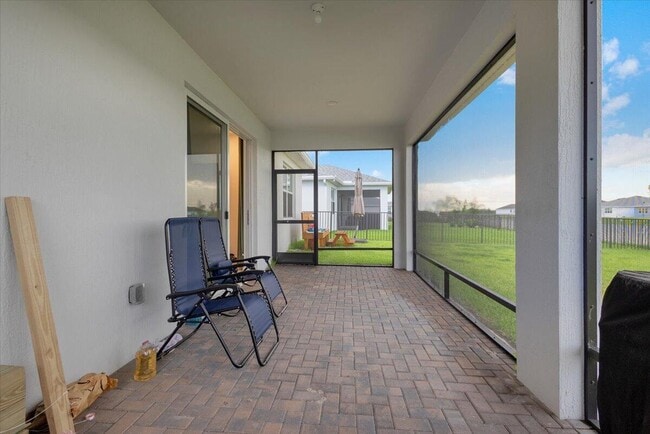 Building Photo - 14391 SW Skye Dr