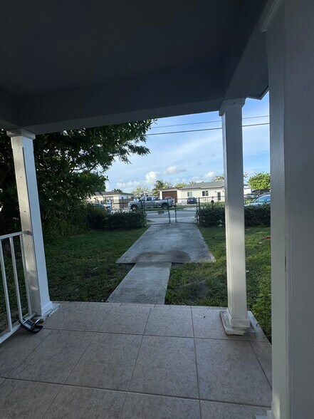 Building Photo - 22250 Miami Ave