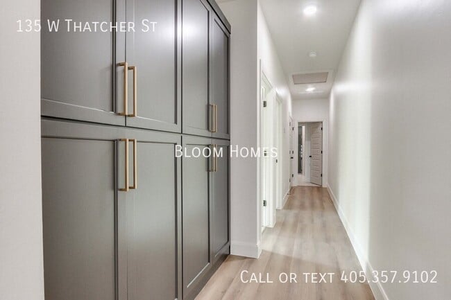 Building Photo - 135 W Thatcher St