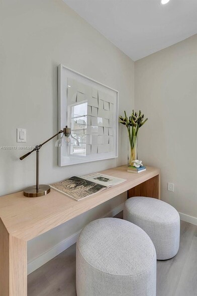 Building Photo - 1852 SW 22nd Ter