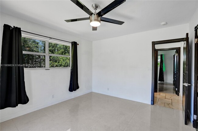 Building Photo - 3100 NE 56th Ct