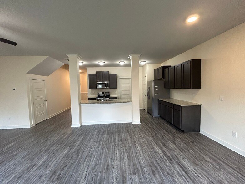 Building Photo - 5715 Cheshire Cove Cir