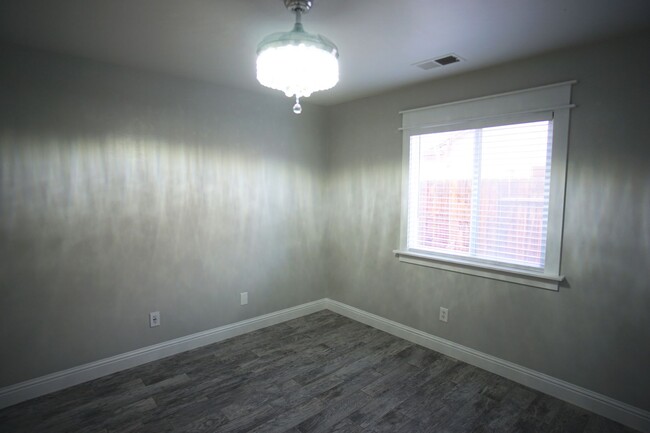 Building Photo - Darling Home in Campus Park Area!