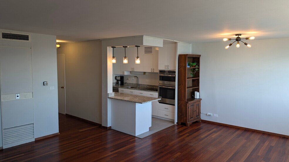 Looking into kitchen from living/dining - 6301 N Sheridan Rd
