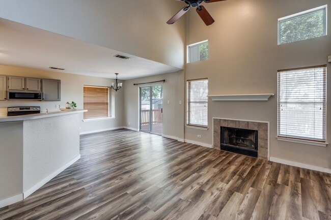 Building Photo - 3 Bedroom/2.5 Bath Guilbeau Gardens Subdivision