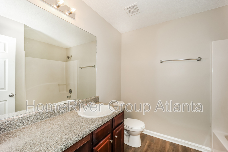 Building Photo - 131 Laughlin Dr
