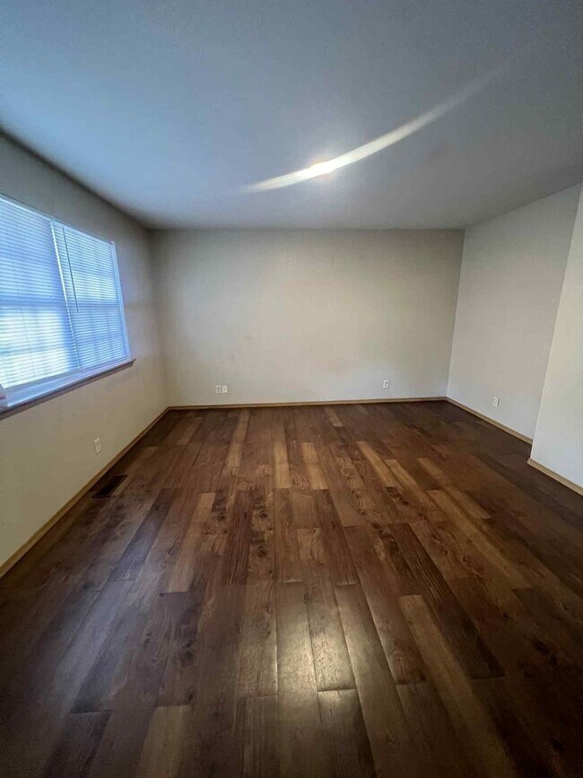 Building Photo - Nice 2BR/2BA near MSSU campus! (downstairs...