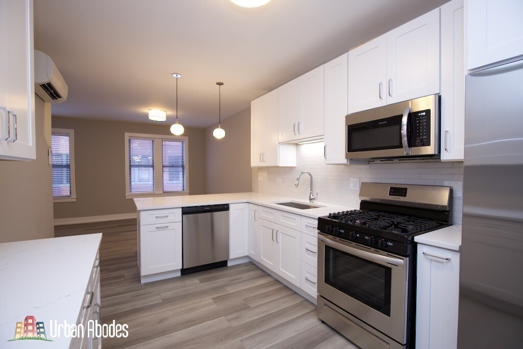 Building Photo - 3943 N Janssen Ave