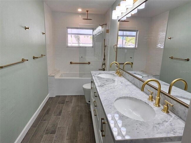 Building Photo - 272 Loyola Rd