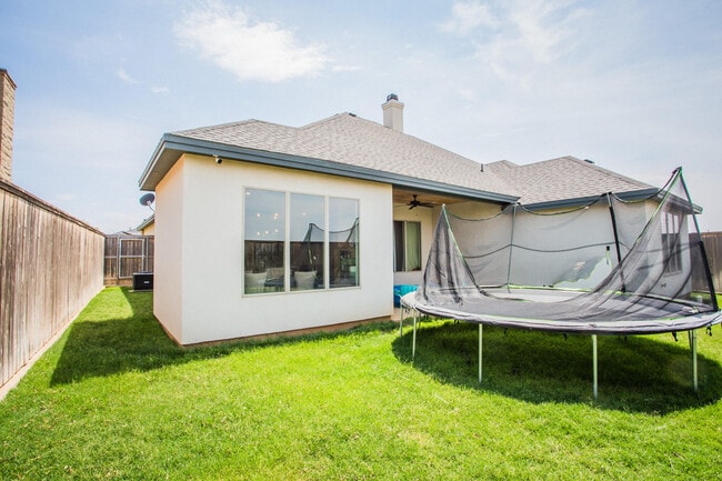 Building Photo - 23 Wilshire Blvd