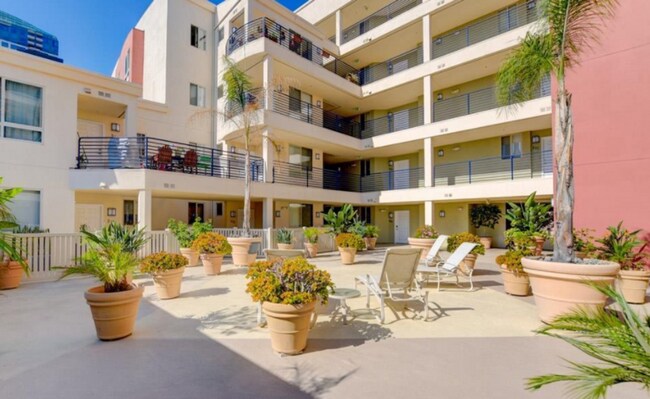 Building Photo - AMAZING 2/2 MARINA DISTRICT CONDO WITH 2 A...