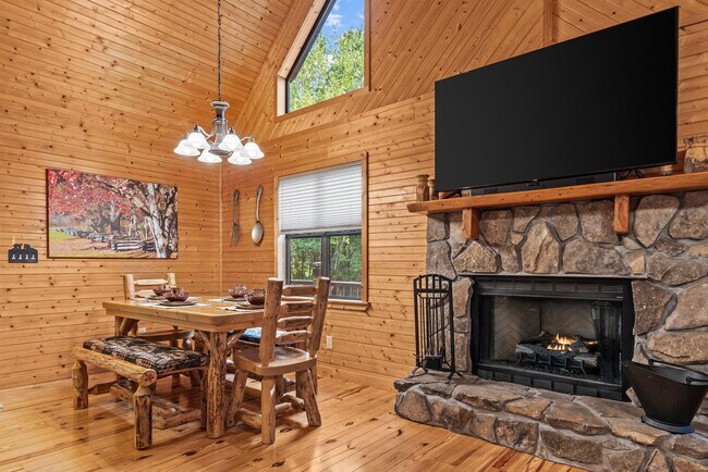 Building Photo - 4050 Henson Rd