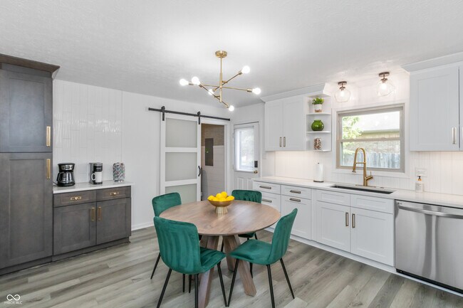 Building Photo - 110 1st St SE