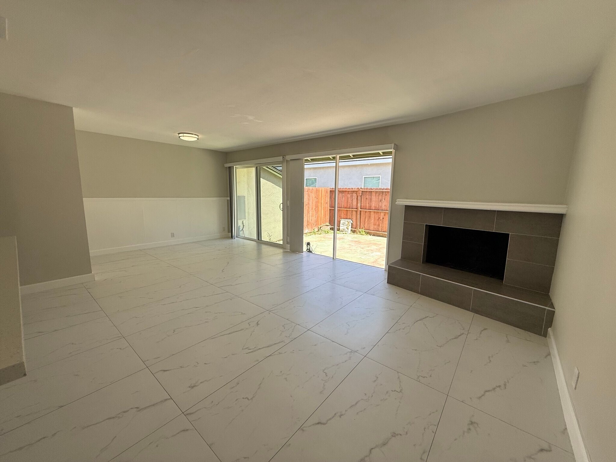 Building Photo - 11092 S Dallas Dr