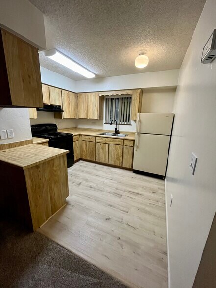Building Photo - 322 Pioneer Dr
