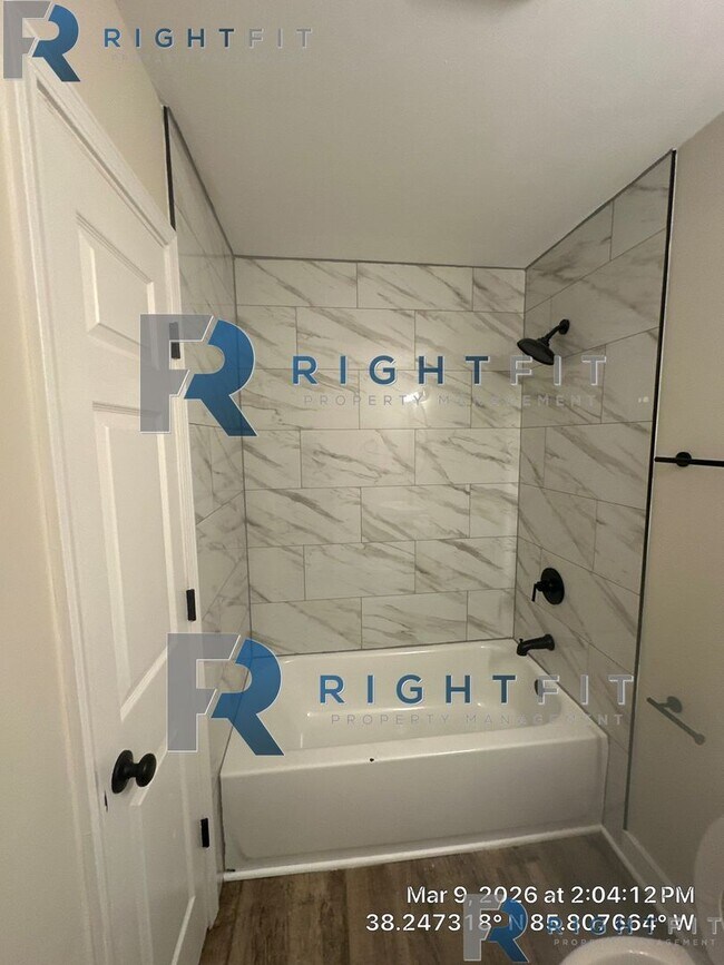 Building Photo - Newly Renovated Home in Louisville