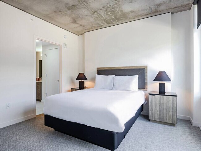 Building Photo - 1550 NW Naito Pkwy