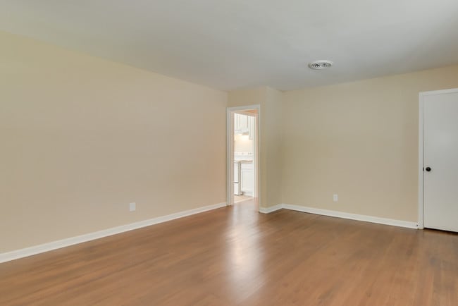 Building Photo - 2216 Walden Dr